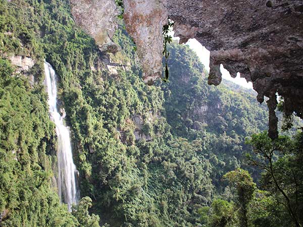 Cascade de La Chorrera : Un joyau naturel à deux pas de Bogotá La Chorrera plus haute cascade de Colombie chute d eau puissante et paroi rocheuse